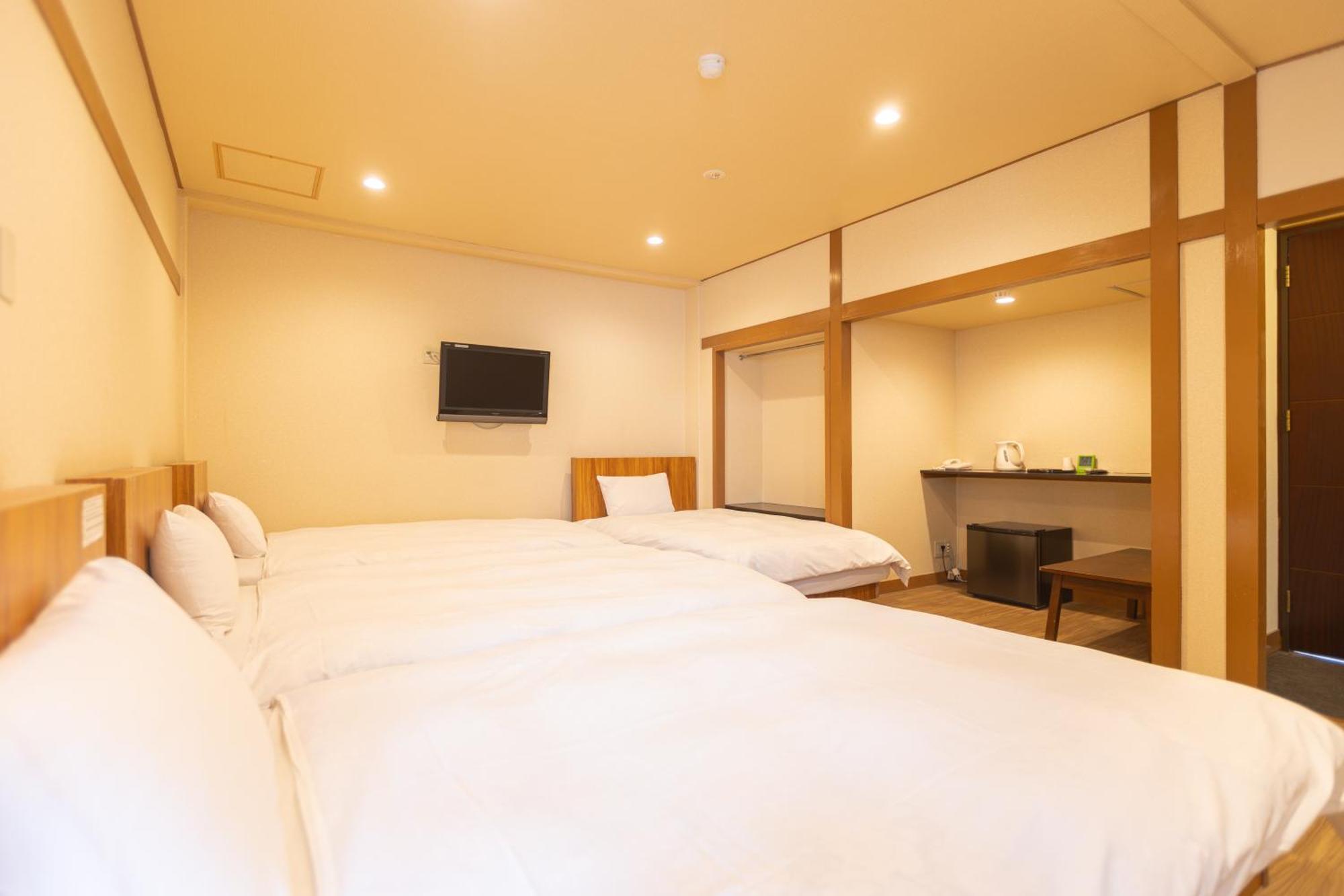 Miro Hotel Dotonbori Осака Экстерьер фото
